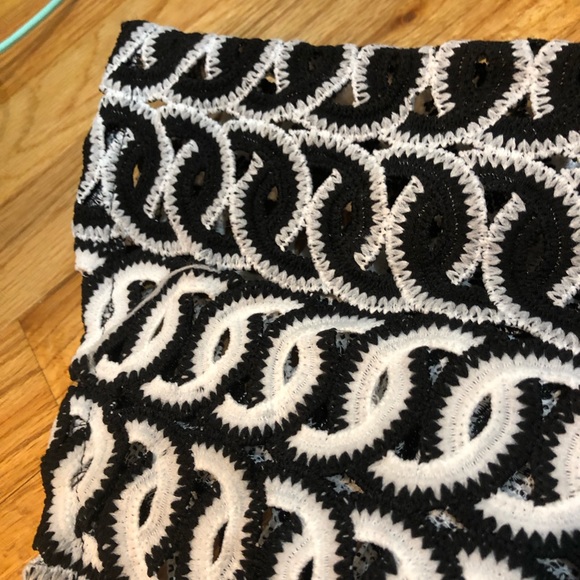 Blithe white and black crop top - Picture 5 of 15